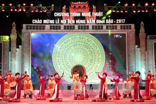 Ngay sau lễ hội là Chương trình nghệ thuật chào mừng Lễ hội Đền Hùng năm 2017.