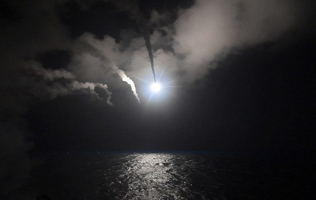 Video tên lửa Tomahawk lao vùn vụt nhắm đến lãnh thổ Syria ảnh 3