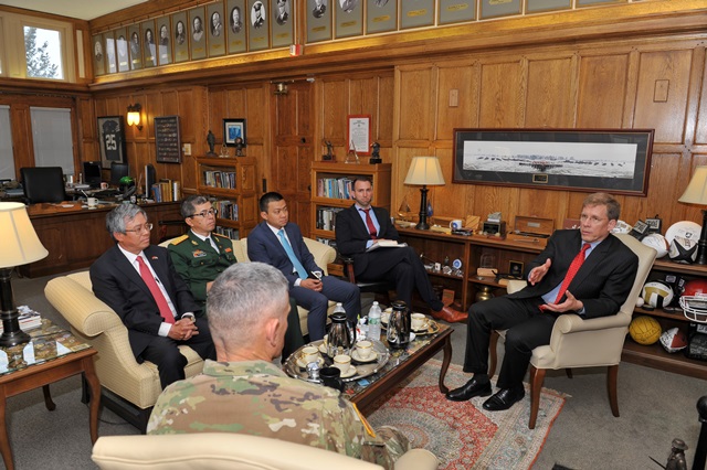 Đại sứ Phạm Quang Vinh thăm Học viện Quân sự Hoa Kỳ West Point ảnh 1