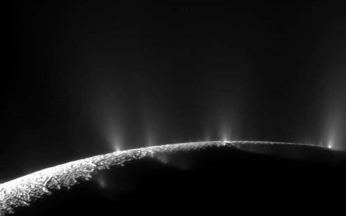 Công bố chấn động từ NASA: Mặt trăng sao Thổ có thể tồn tại sự sống ảnh 1
