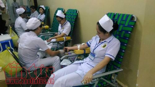 Xuyên Việt vận động hiến máu cứu người ảnh 1