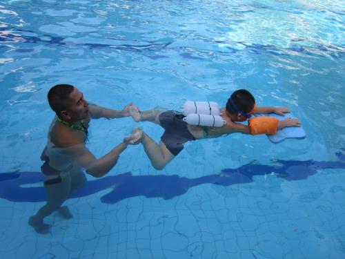 Nhiều bệnh dễ 'rước' vào người khi đi bơi mùa nắng nóng ảnh 2