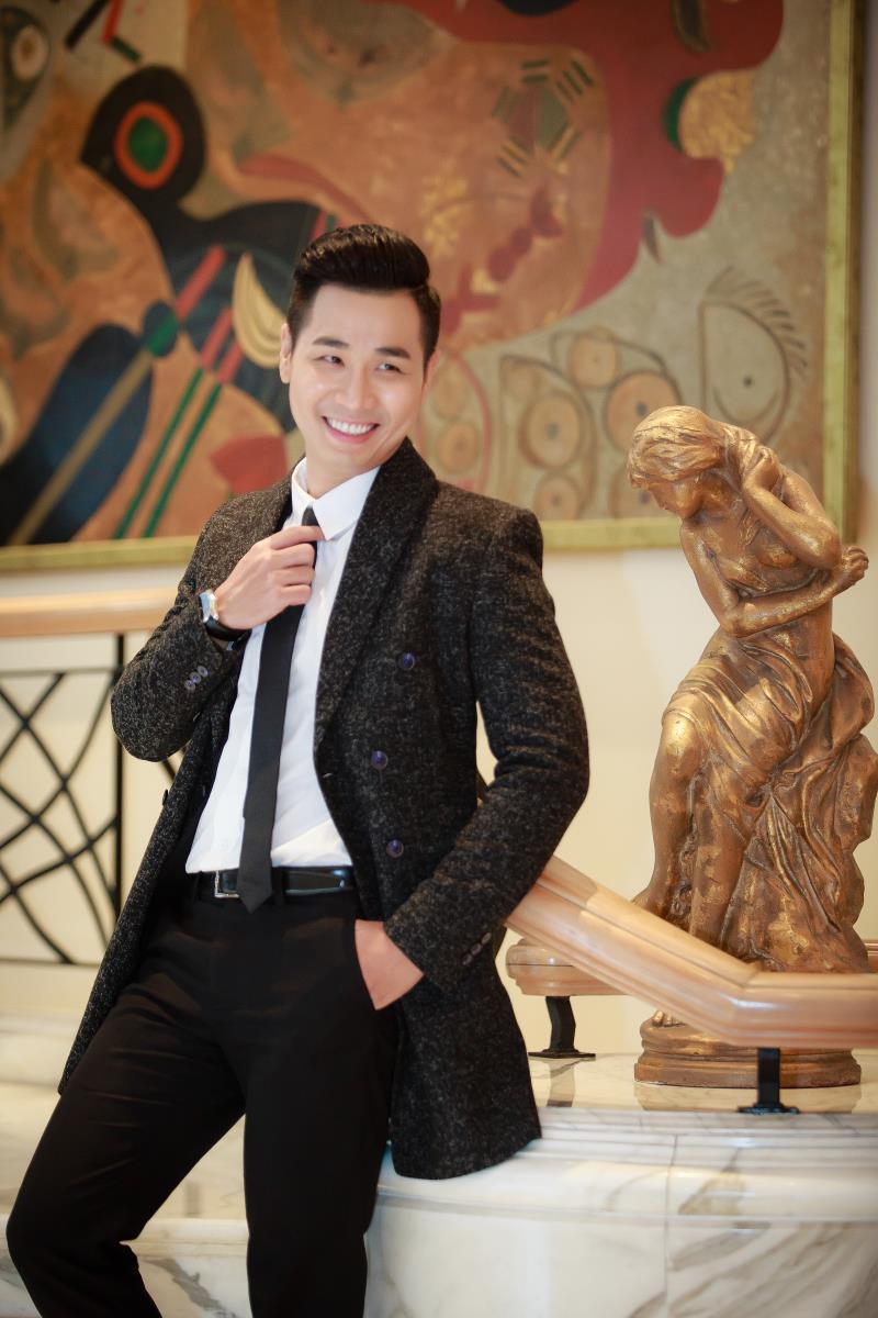 MC Nguyên Khang đặt trang phục ngàn đô cho 'Cống hiến' ảnh 2