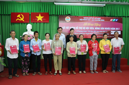 Agribank hỗ trợ hộ hội viên, nông dân nghèo năm 2017 tại TP Hồ Chí Minh ảnh 1
