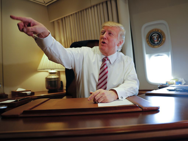 Nhìn lại 100 ngày đầu ông Trump ghi dấu ấn trên cương vị Tổng thống Mỹ ảnh 3