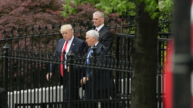 Nhìn lại 100 ngày đầu ông Trump ghi dấu ấn trên cương vị Tổng thống Mỹ ảnh 14