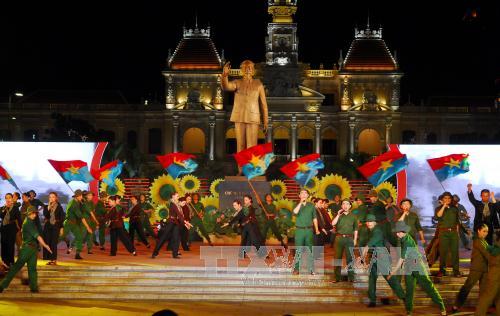 'Khúc ca khải hoàn' kỷ niệm 42 năm Ngày Giải phóng miền Nam, thống nhất đất nước ảnh 1