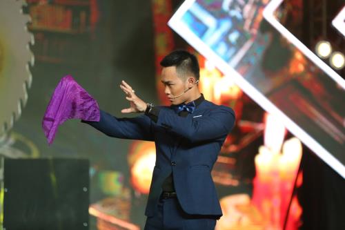 Hương Giang Idol bị cưa người để tìm sát thủ giấu mặt trong Điệp vụ đối đầu ảnh 2