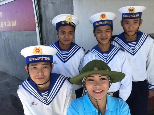 Ca sỹ Phương Thanh nhận lính Trường Sa làm... con rể ảnh 1