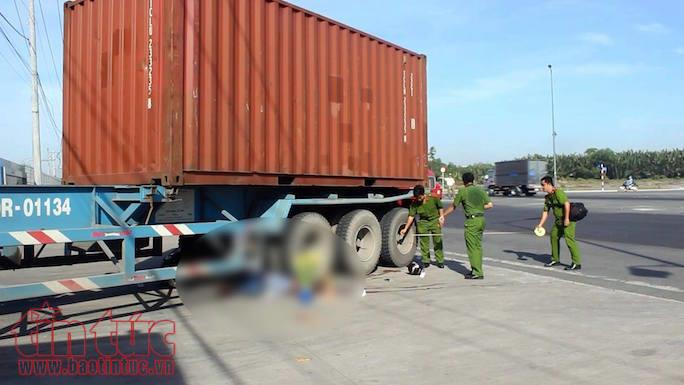 Rơi vào 'điểm mù' của xe container, người đi xe gắn máy tử vong tại chỗ ảnh 1