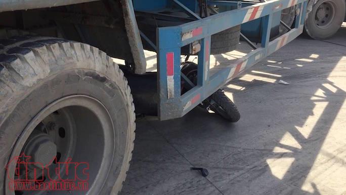 Rơi vào 'điểm mù' của xe container, người đi xe gắn máy tử vong tại chỗ ảnh 2