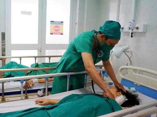 Điều trị thành công cho bệnh nhân bị co giật nửa mặt hơn 8 năm ảnh 1