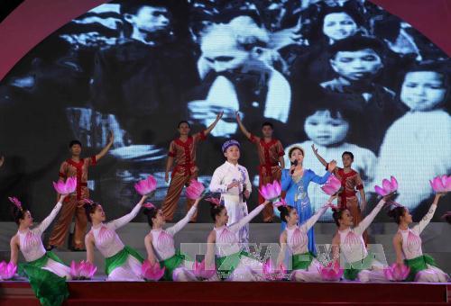 Kỷ niệm Ngày sinh Bác Hồ 19/5: 'Dâng Người câu hát dân ca' ảnh 1