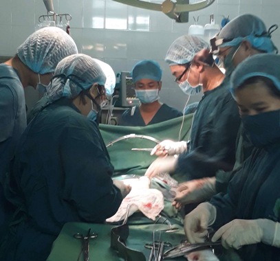 Bệnh viện quận phẫu thuật thành công cho cụ bà bị u gan phức tạp ảnh 1