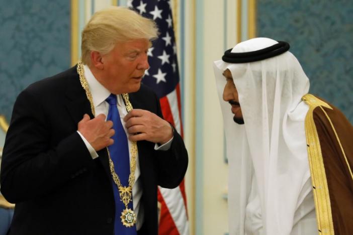 Những hình ảnh nồng ấm Quốc vương Saudi Arabia chào đón Tổng thống Donald Trump ảnh 5