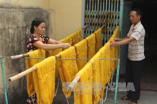 Thăng trầm nghề dệt nhiễu Hồng Đô ảnh 1