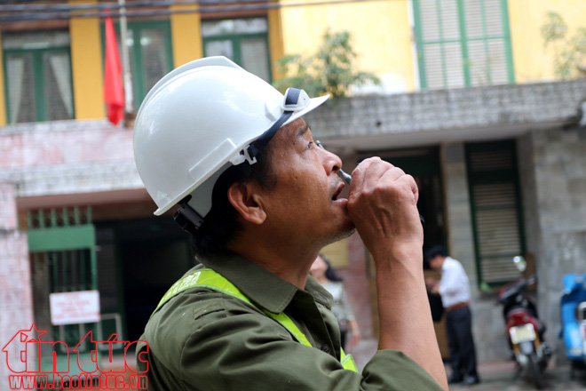 Hà Nội cắt tỉa cây xanh trước mùa mưa bão ảnh 6