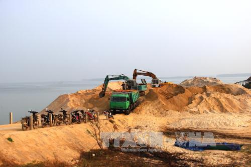 Giá cát 'dựng đứng' trên 100% khiến nhiều công trình chậm tiến độ ảnh 1