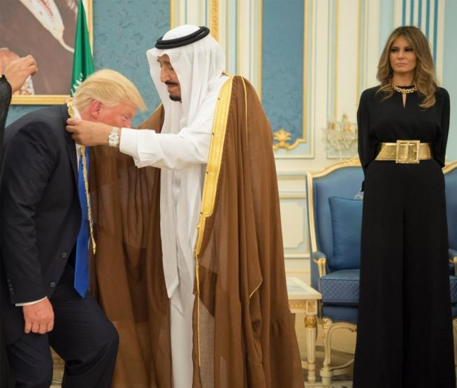 Chiêm ngưỡng những bộ cánh thời thượng của bà Melania Trump ảnh 4