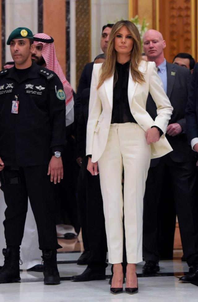 Chiêm ngưỡng những bộ cánh thời thượng của bà Melania Trump ảnh 6