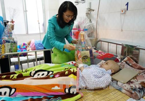 Quan tâm chăm lo cho trẻ có hoàn cảnh khó khăn nhân ngày Quốc tế thiếu nhi ảnh 1