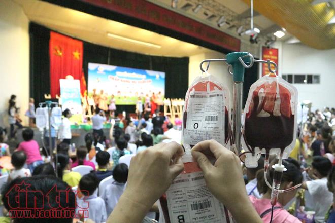 'Thắp sáng nụ cười em' tại Viện Huyết học - Truyền máu trung ương ảnh 2