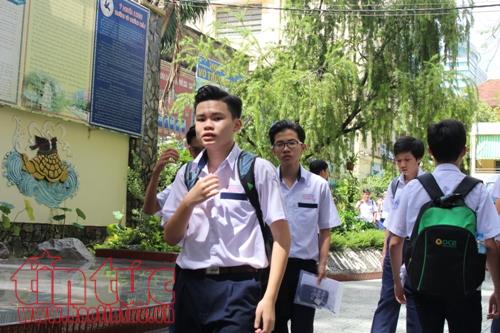 TP Hồ Chí Minh: Thí sinh 'phát khóc' với đề thi môn Toán ảnh 1