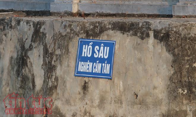 Bất chấp cảnh báo cấm bơi, người dân Hà Nội đổ xô ra sông hồ 'giải nhiệt' ảnh 4