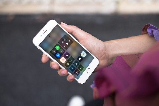 Apple tiết lộ về iOS 11, tương lai của điện thoại iPhone ảnh 1