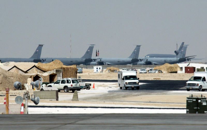 Giữa 'tâm bão' vùng Vịnh, máy bay quân sự Mỹ ở Qatar vẫn cất cánh ảnh 1