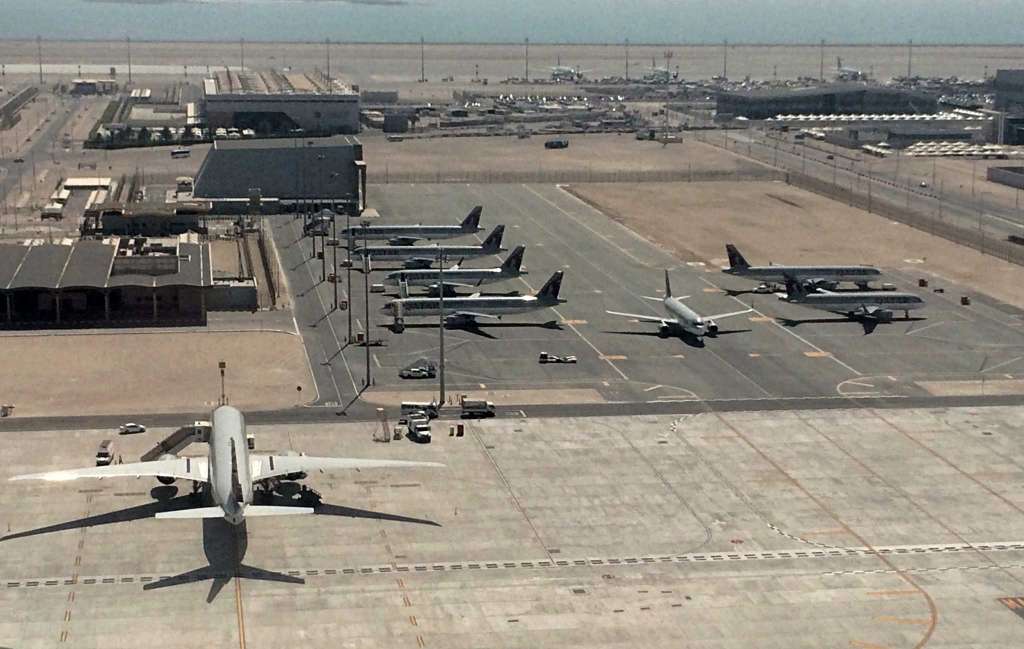 Các chuyến bay của Qatar bị cấm, hành khách vạ vật khắp sân bay ảnh 6
