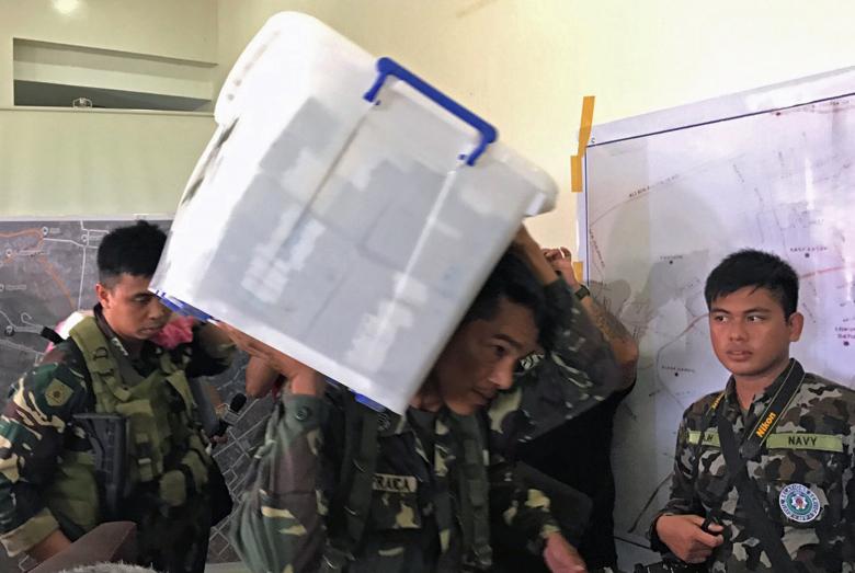 Phiến quân tại Marawi bị đẩy lui, ‘bỏ quên’ 1,6 triệu USD ảnh 1