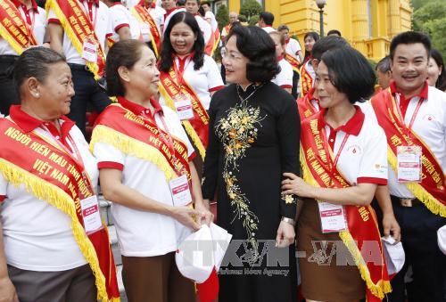 Phó Chủ tịch nước tiếp Đoàn đại biểu người hiến máu tình nguyện tiêu biểu ảnh 1