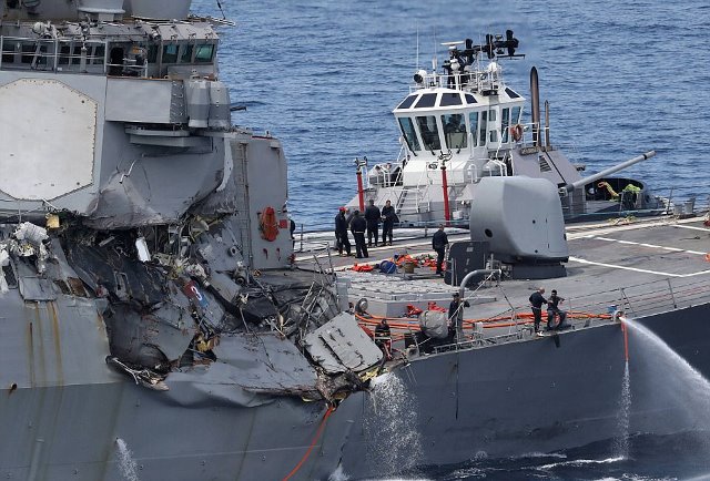 Nghi vấn thủy thủ USS Fitzgerald bị 'chôn sống' trong phòng ngập nước ảnh 1