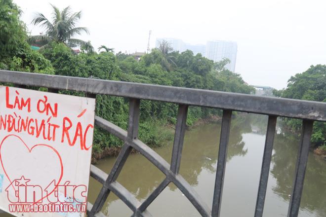 Sông Thủ đô 'thoi thóp' vì bùn, rác ảnh 12