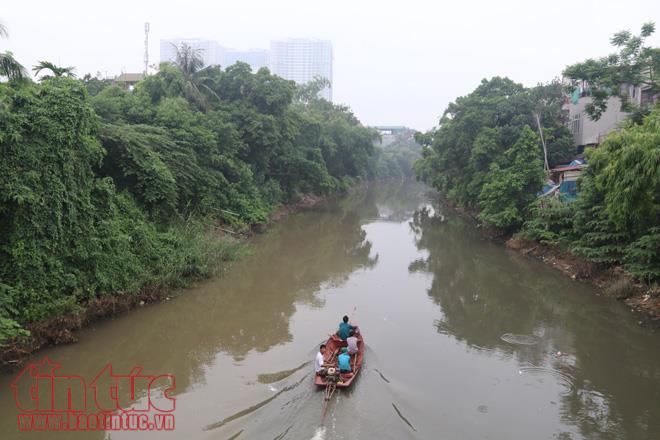 Sông Thủ đô 'thoi thóp' vì bùn, rác ảnh 13