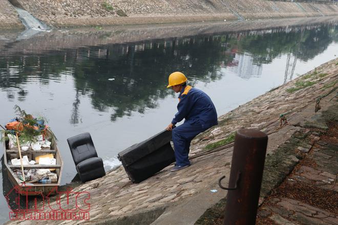 Sông Thủ đô 'thoi thóp' vì bùn, rác ảnh 10
