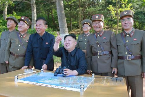 Ông Kim Jong-un hứa 'tặng thêm quà' cho Mỹ sau vụ thử tên lửa có thể mang đầu đạn hạt nhân ảnh 1