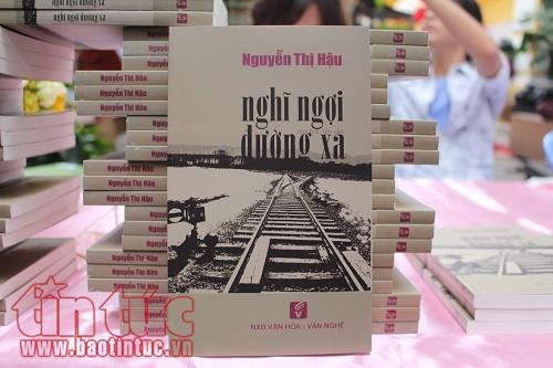 Ra mắt sách ‘Nghĩ ngợi đường xa’ ảnh 2