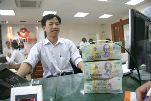Bắt đầu từ hôm nay (10/7) ngân hàng giảm lãi suất từ 0,25-0,5% ảnh 1