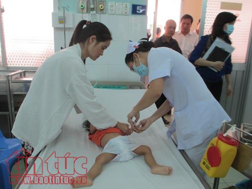  Biện pháp giúp trẻ thoát khỏi bệnh tay chân miệng khi dịch bệnh đang gia tăng ảnh 1