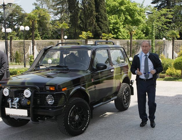 Ngắm dàn 'xế hộp' Tổng thống Nga Putin từng cầm lái qua năm tháng ảnh 6