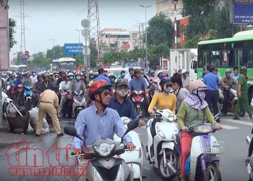 Xe tải đâm xe khách, nhiều người bị thương ảnh 3