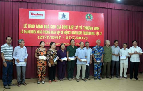 Tập đoàn Tân Hiệp Phát thăm và tặng quà các gia đình thương binh liệt sỹ ảnh 2