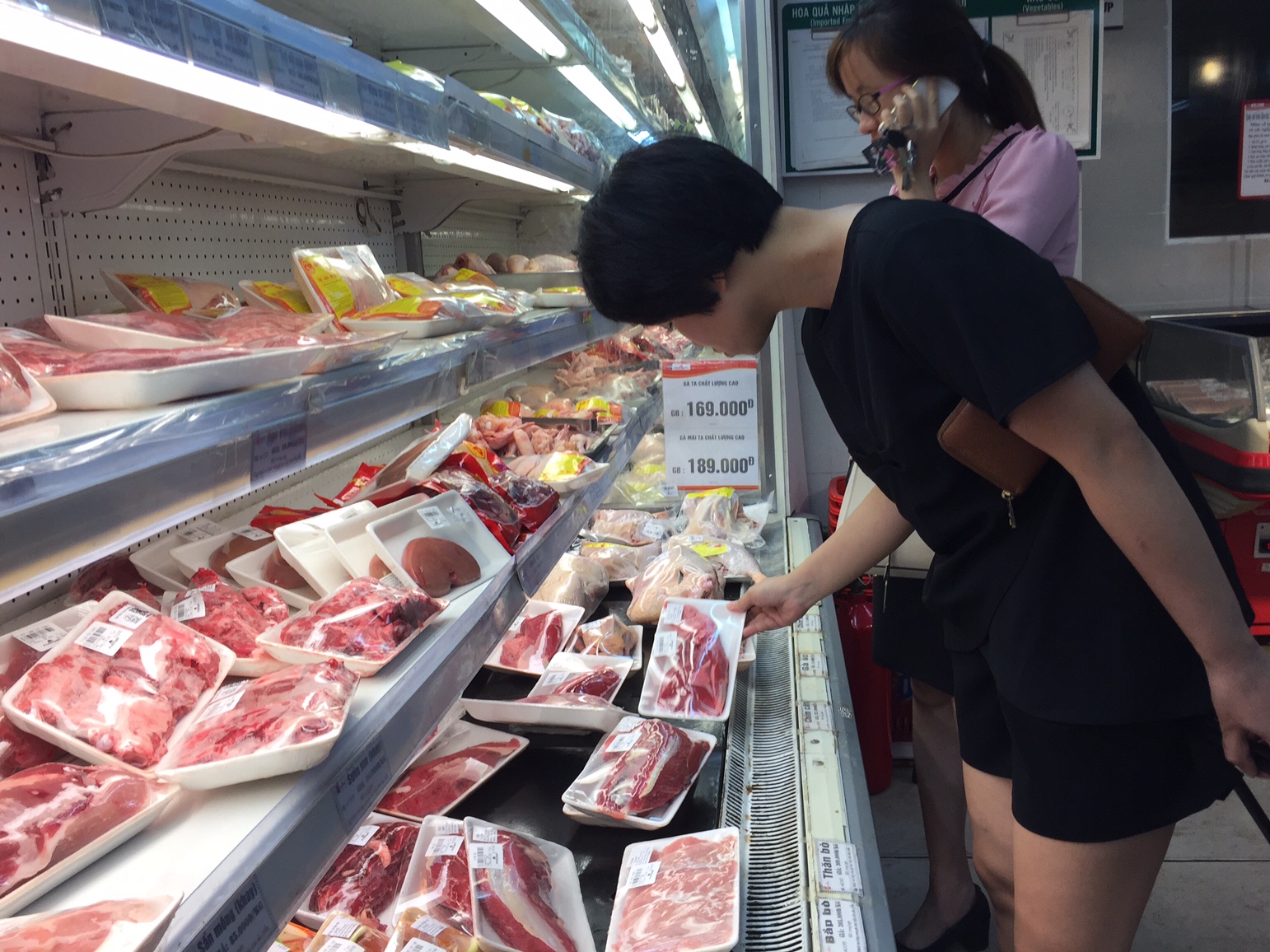 Giá lợn hơi vượt 45.000 đồng/kg, giá thịt tại chợ tăng đột biến ảnh 1