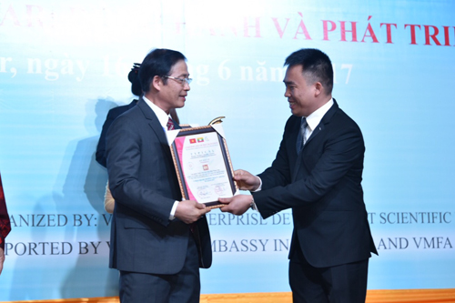 Bảo Tín Minh Châu nhận 3 giải thưởng quốc tế ảnh 1