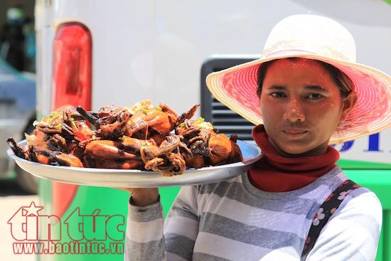 Khám phá chợ côn trùng đặc sản ‘nhìn phát khiếp’ ở đất nước Chùa Tháp ảnh 14