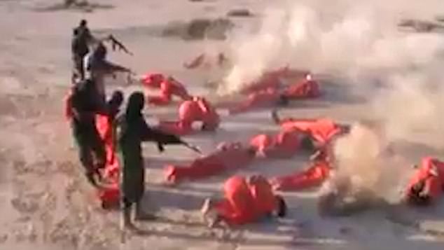 Tướng Libya gây tranh cãi vì 'bắt chước' kiểu hành quyết man rợ của IS ảnh 1