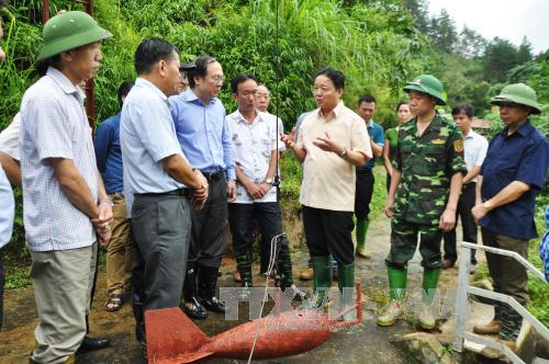 Bộ trưởng Tài nguyên và Môi trường thăm người dân vùng lũ Mù Cang Chải ảnh 2