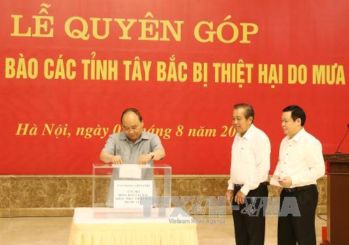 Lãnh đạo Đảng, Nhà nước quyên góp ủng hộ đồng bào Tây Bắc bị thiệt hại do mưa lũ ảnh 1